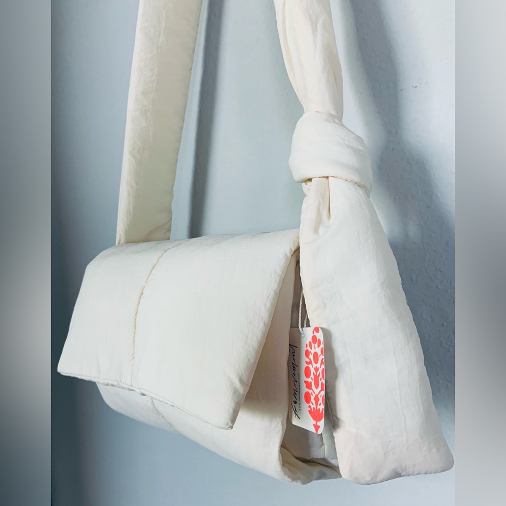 ‼️‼️ S O L D ‼️‼️ Free People ~ ‘Puffy Muff Crossbody’ Bag/Purse *NWT* - Picture 8 of 12